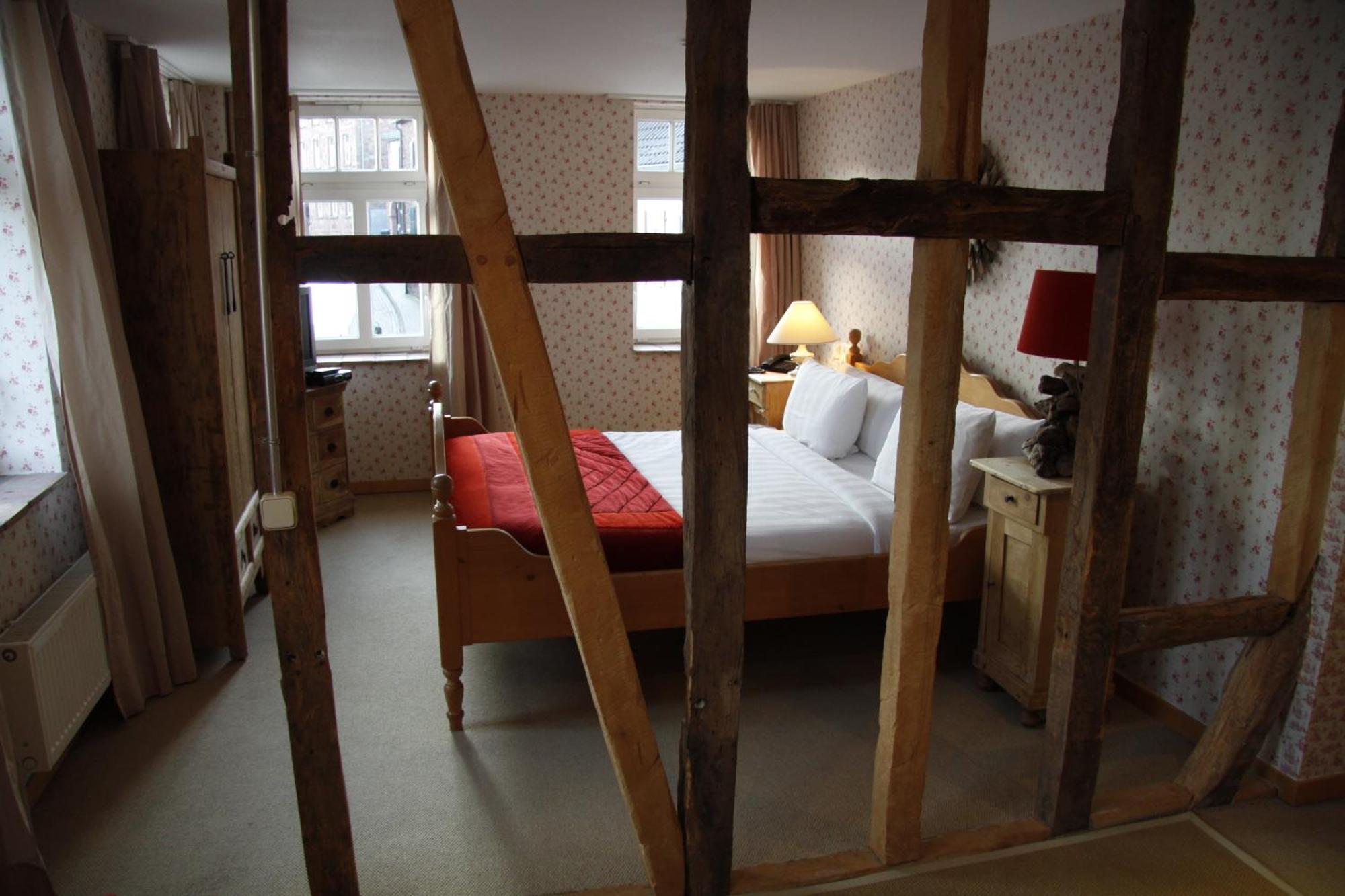 Zur Ewigen Lampe Romantisches Landhotel & Restaurant Nideggen Rum bild